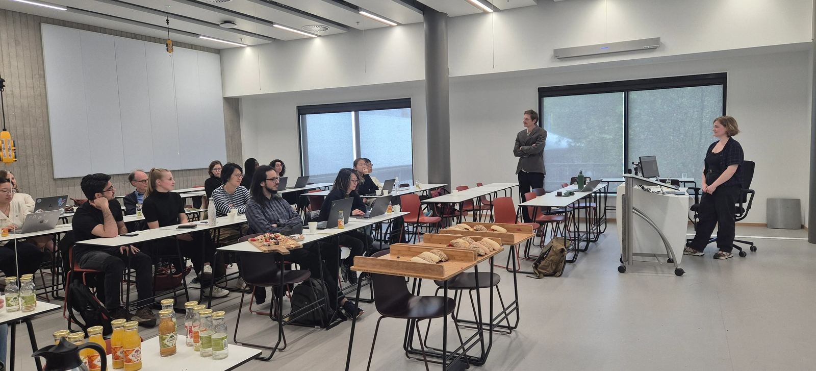 Audience and speakers at a workshop in a seminar room at MindLabs, Tilburg
